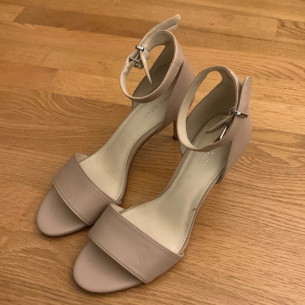 Nine West Sandy heel sandals. Women’s size 9.5 US.